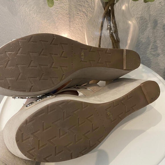 Marc Fisher Bloom Grommet Wedge Platform Sandal Tan 9.5 Like New - Picture 6 of 7